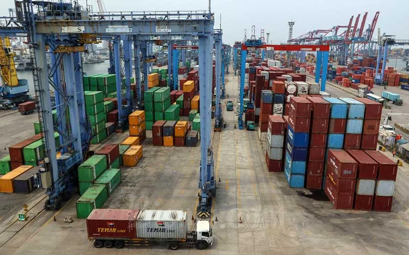 Beruntun Selama 30 Bulan, Neraca Perdagangan Kembali Surplus