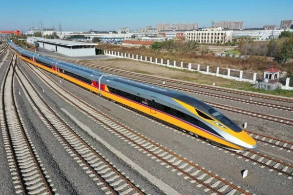 Kemenhub Kaji Kelayakan Kereta Semi Cepat Jakarta-Surabaya
