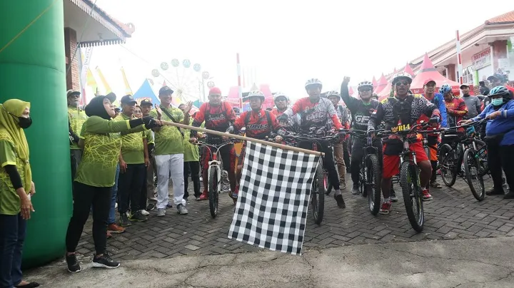 Eksplor Keindahan Kawasan Wisata, Bupati Mojokerto Ikuti Ngonthel Bareng di Bumi Majapahit