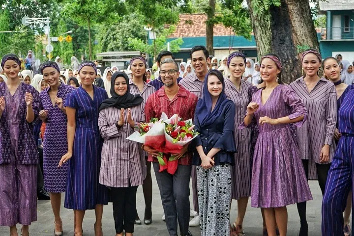 Wali Kota Kediri : Pakai Tenun Ikat Agar Sekeren Artis Korea
