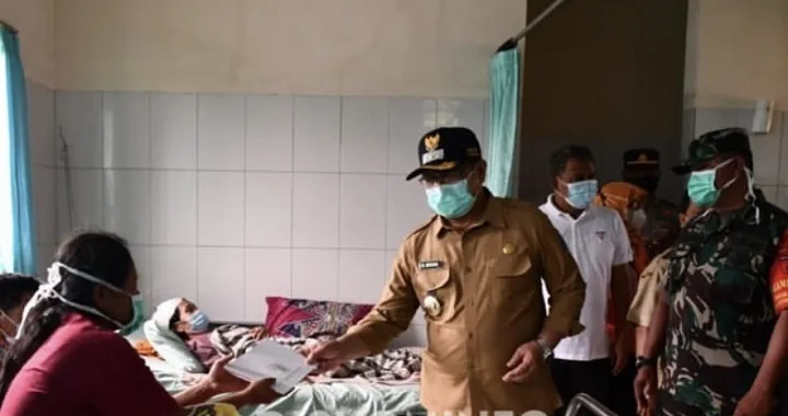 Bupati Tulungagung Beri Bantuan dan Bebaskan Biaya Pengobatan Korban Longsor di Pagerwojo