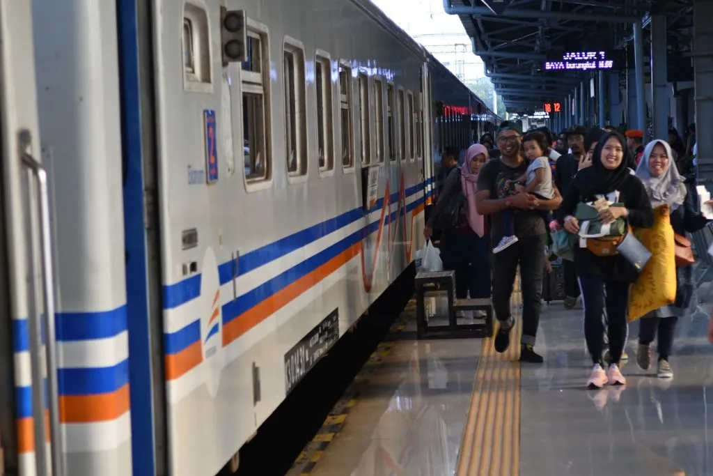 Kemenhub Catat 3,94 Juta Masyarakat Pakai Transportasi Umum saat Nataru 2023