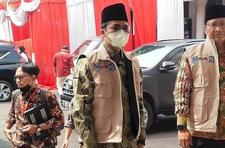 Usai Pakai Rompi KPK Krem, Kini Pakai Rompi Oranye