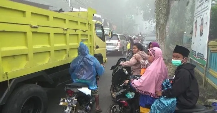Gunung Semeru Erupsi, Tempat Wisata Bromo tak Terpengaruh