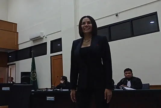 Dito Mangkir lagi, Nikita Mirzani Pukul Mikrofon
