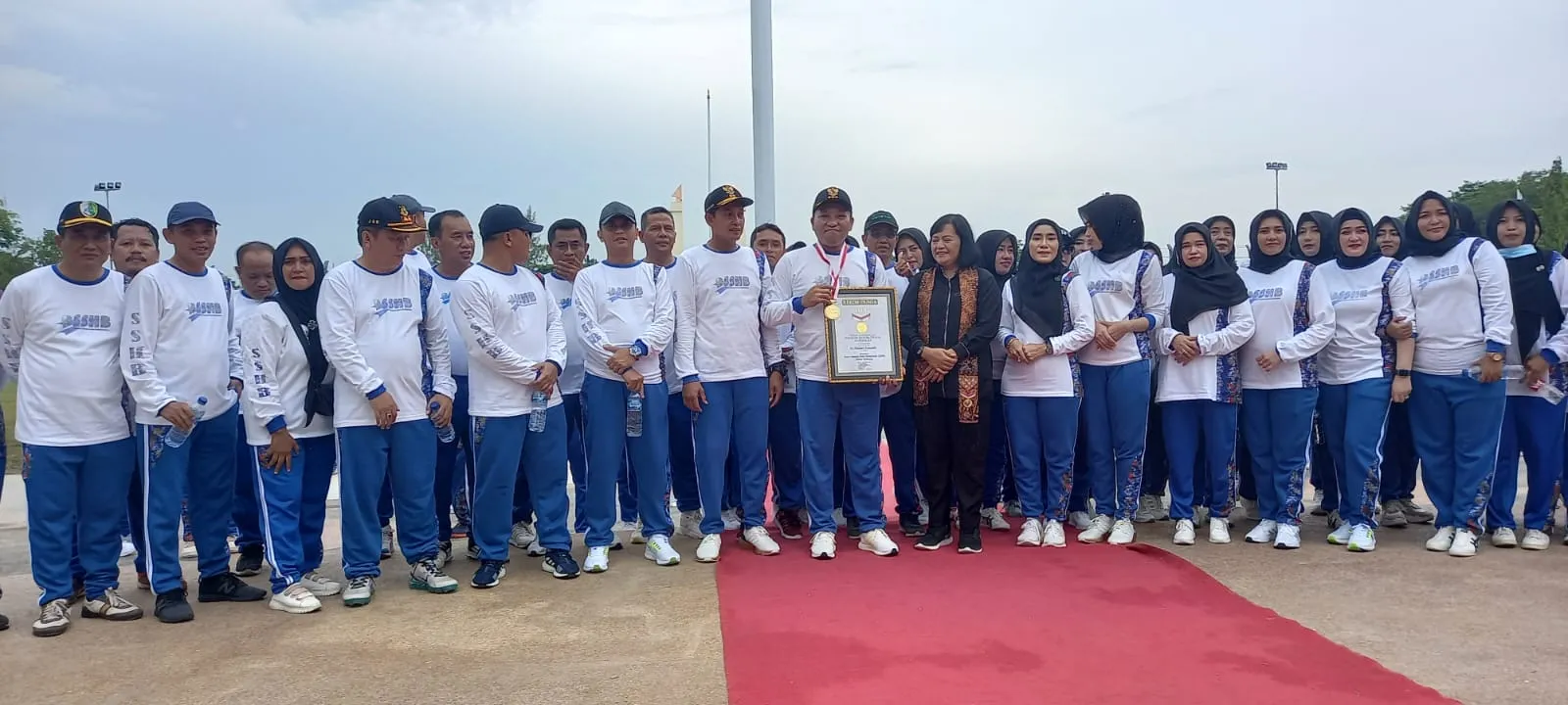Bupati Berjibaku Bangun Citra Sampang, Pecahkan Rekor MURI Senam