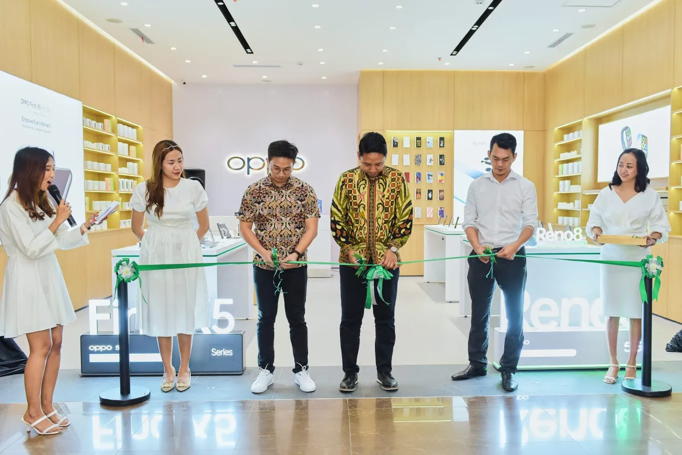 Baca juga : Manjakan Konsumen Premium di Awal Tahun, OPPO Persiapkan 8 Toko Baru di Indonesia