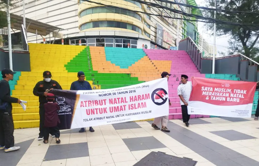 Bentangkan Spanduk Berisikan SARA, 12 Orang Dibubarkan Polisi