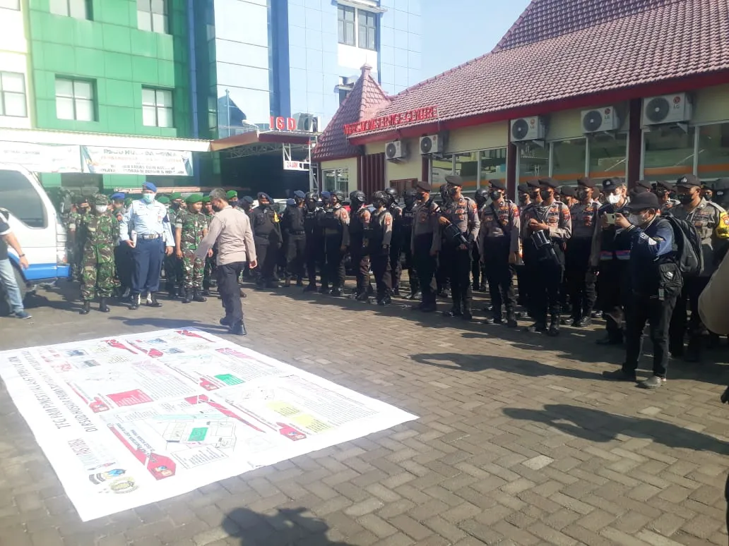 Dibuat RSUD Husada Prima, Ratusan Personil Gabungan Kosongkan Rumah di Lahan Pemprov