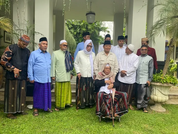 5 Jam Prabowo Dialog Ulama se-Jatim Minta Restu Pemilu 2024