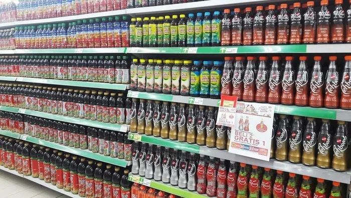 Jokowi Tugaskan Sri Mulyani Kenakan Cukai Plastik dan Minuman Manis pada 2023