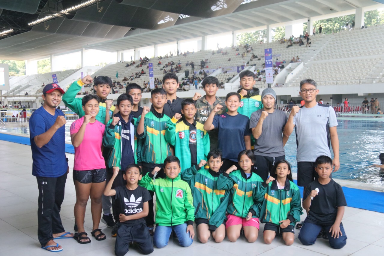 Pelatih dan para atlet loncat indah Jatim yang turun di IOAC 2022 di Jakarta.