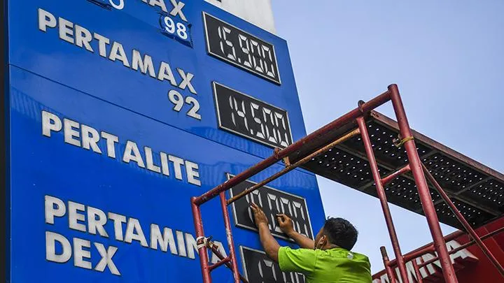 Pengumuman! Harga Pertamax Turun Jadi Rp12.800/Liter
