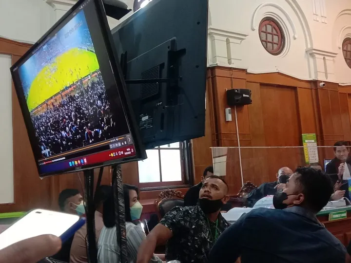 Tiga Terdakwa Polisi, Dipertemukan dengan Tujuh Saksi Steward di PN Surabaya