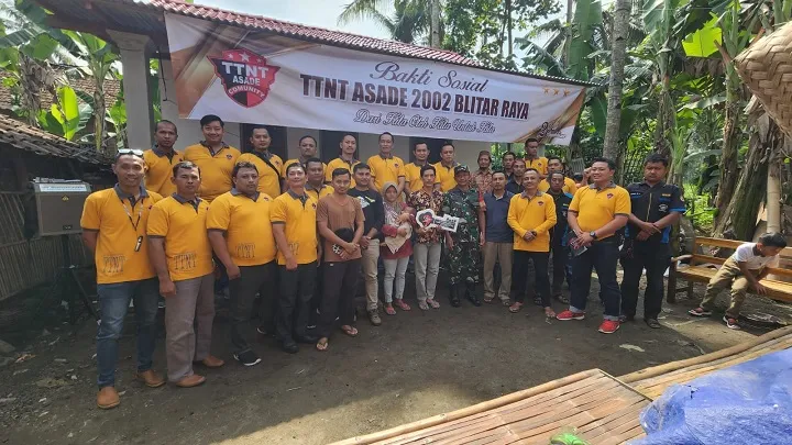 20 Tahun Mengabdi, Anggota Polres Blitar Raya Letting TTNT Lakukan Bakti Sosial