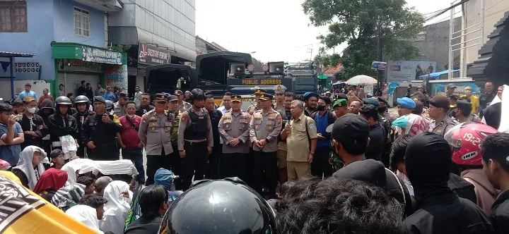 Buntut Adanya Pengeroyokan dan Pembacokan, Ratusan Pendekar Demo di Mapolsek Babat