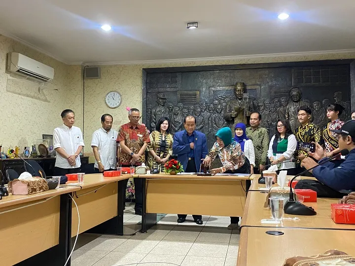 Baca juga : Sri Sultan HBX sampai Mahfud MD Berkumpul di Surabaya Gagas Sumpah Peradaban Bangsa