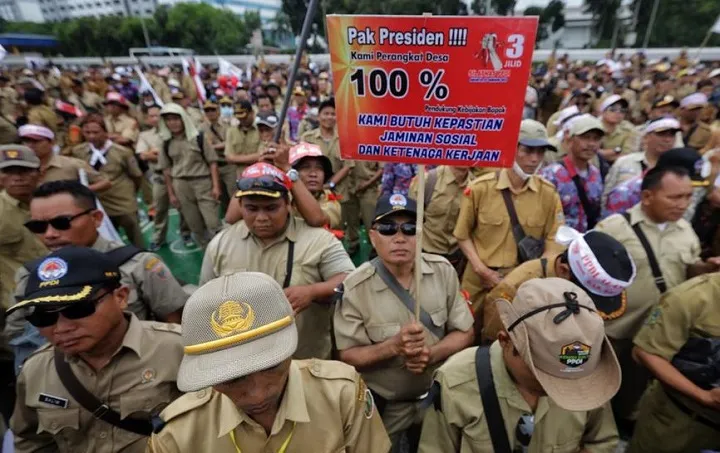 Tuntut Kejelasan Status dan Kesejahteraannya
