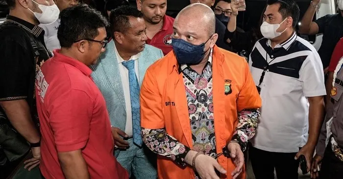 Irjen Teddy, Digelandang ke Kejaksaan, Diborgol Dikawal Polisi Propam