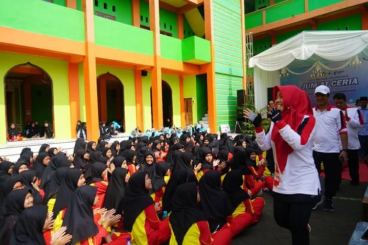 Bupati Ikfina Kampanyekan Minum TTD di MTS Nurul Islam
