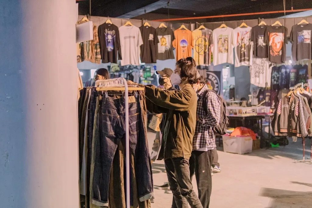 Tren Thrifting digandrungi Anak Muda, Sandiaga Uno: Jadi Peluang Ekraf Dalam Negeri
