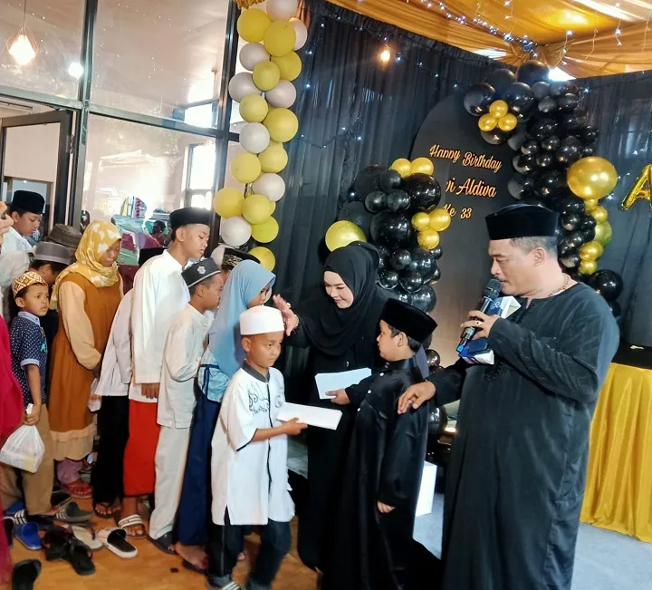 Sambut Ramadan, Pengusaha Sueb Abdullah Santuni Anak Yatim Piatu