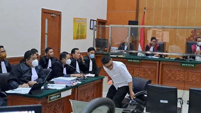 Irjen Teddy, Perintahkan Tukar Sabu Berkali-kali