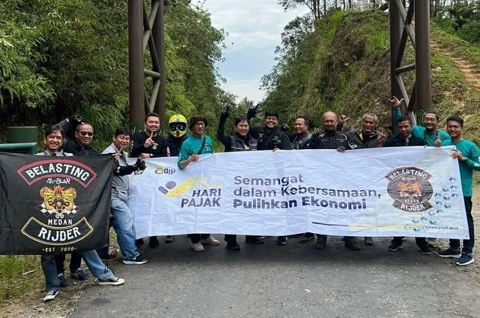 Terjemahannya "Nunggangi Pajak"