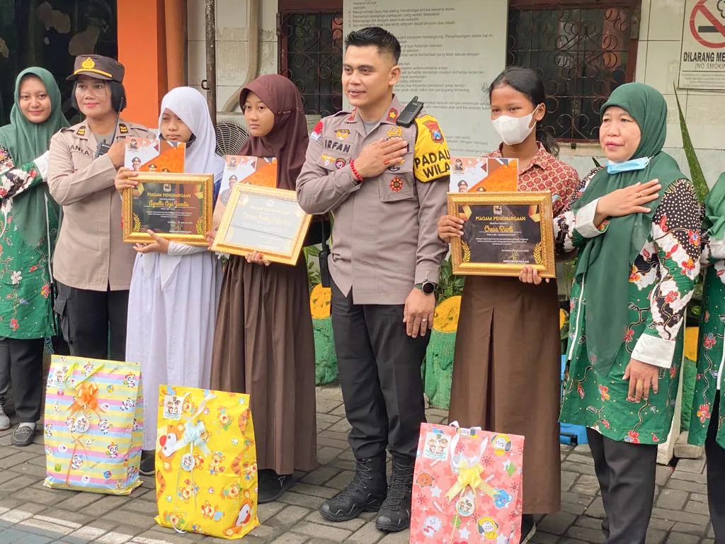 Gagalkan Aksi Curas, 3 Siswi SD Dapat Penghargaan dari Polrestabes Surabaya