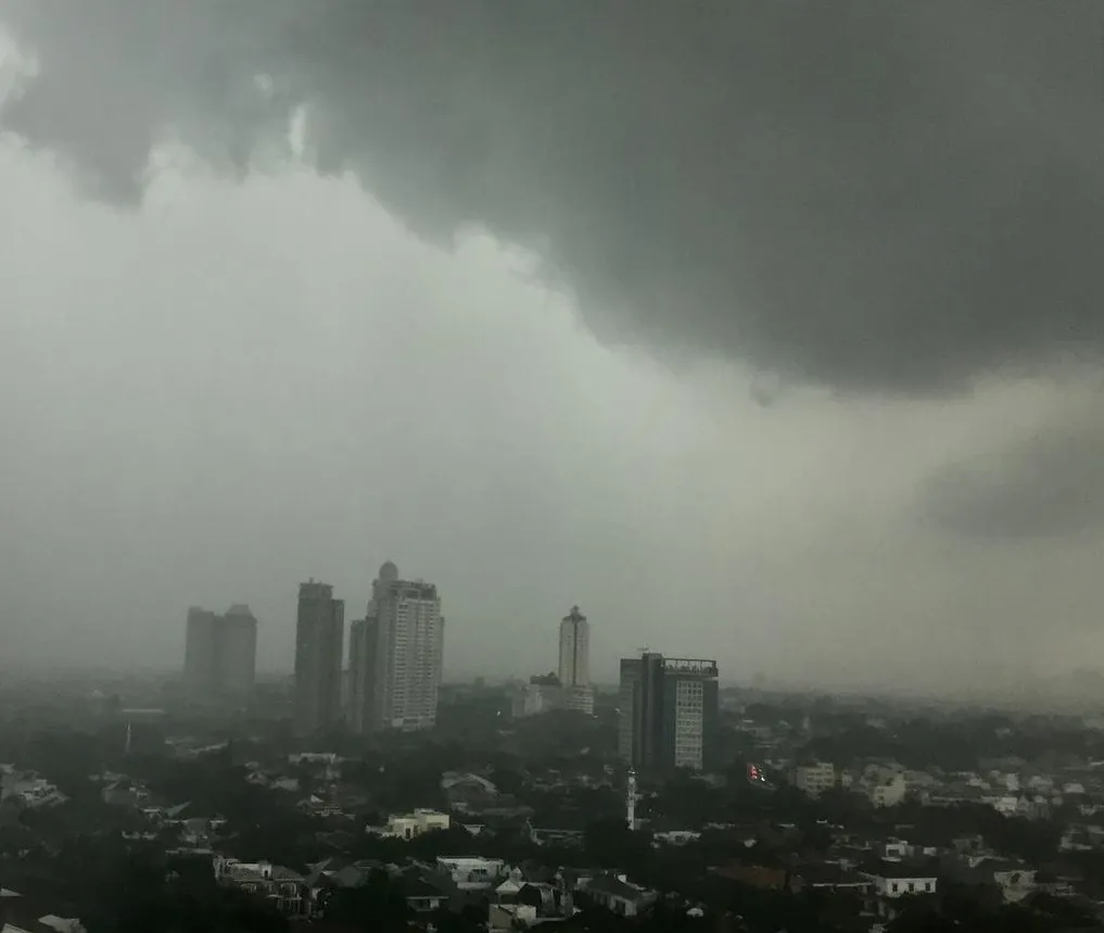 Cuaca Ekstrem, Dispendik Surabaya Imbau Tak Berkegiatan Luar Kota
