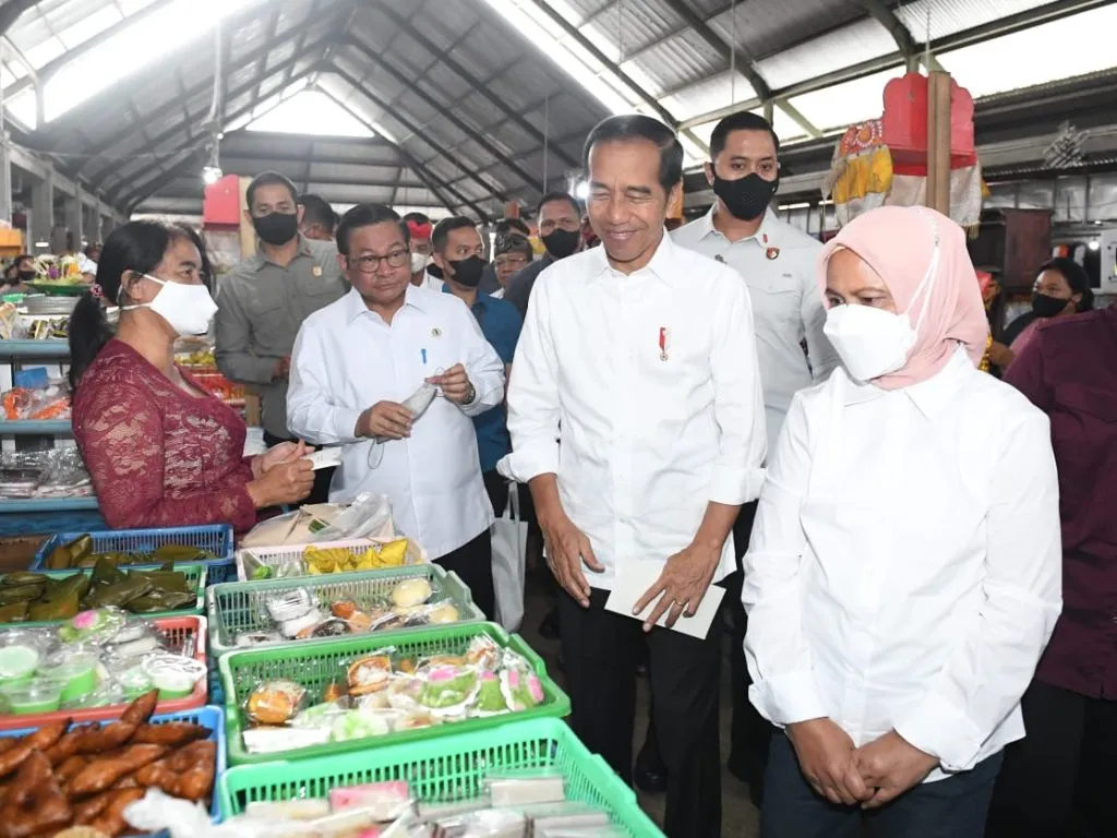 Harga Beras Tinggi, Jokowi Perintahkan Bulog Operasi Pasar Besar-besaran