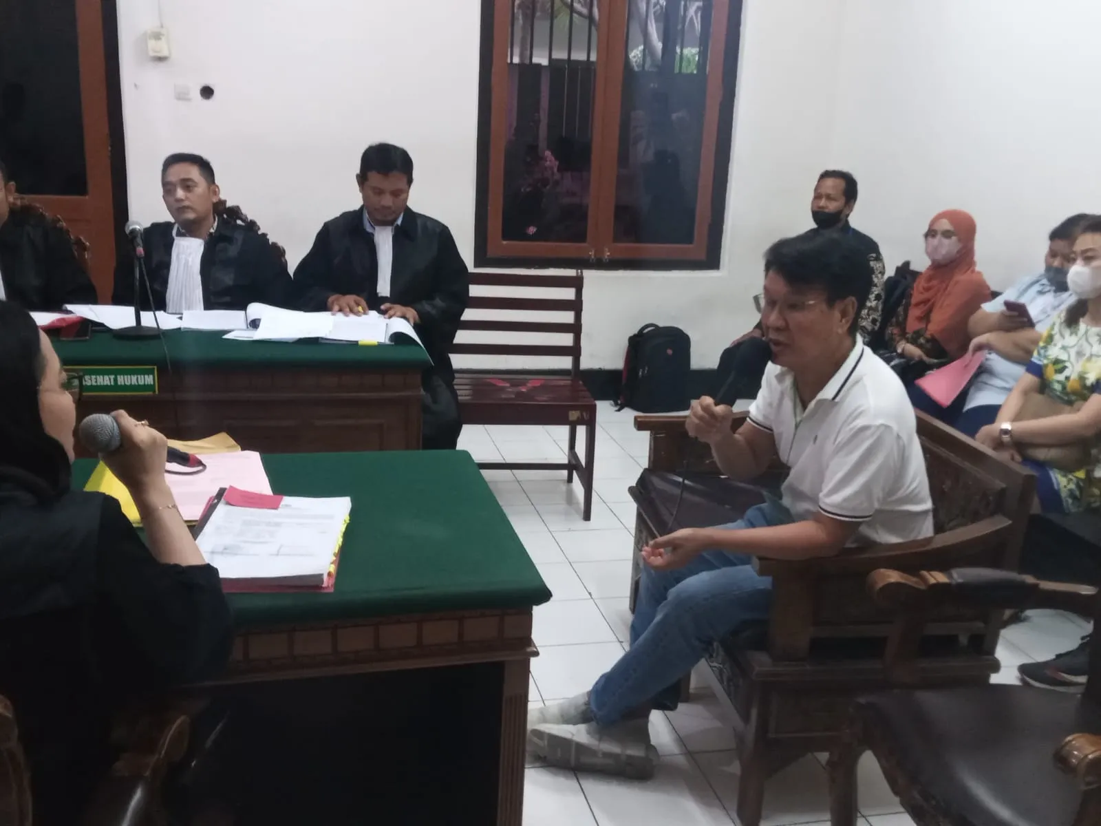 Judi Johanis saat memberikan kesaksian di ruang garuda 2 PN Surabaya