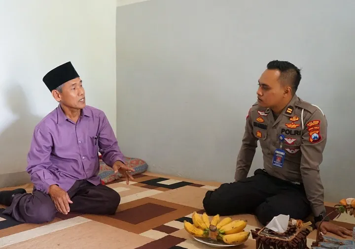 Kapolres Gresik Periksa Kesehatan Orang Tua Korban Kanjuruhan