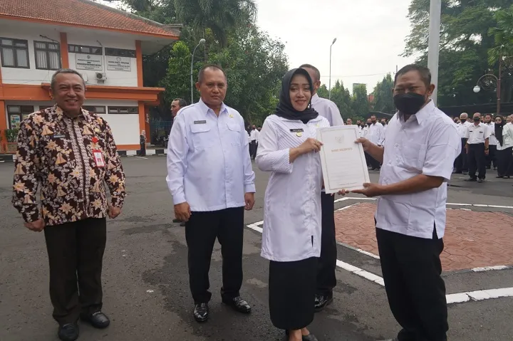 Bupati Serahkan SK Kenaikan Pangkat 789 PNS