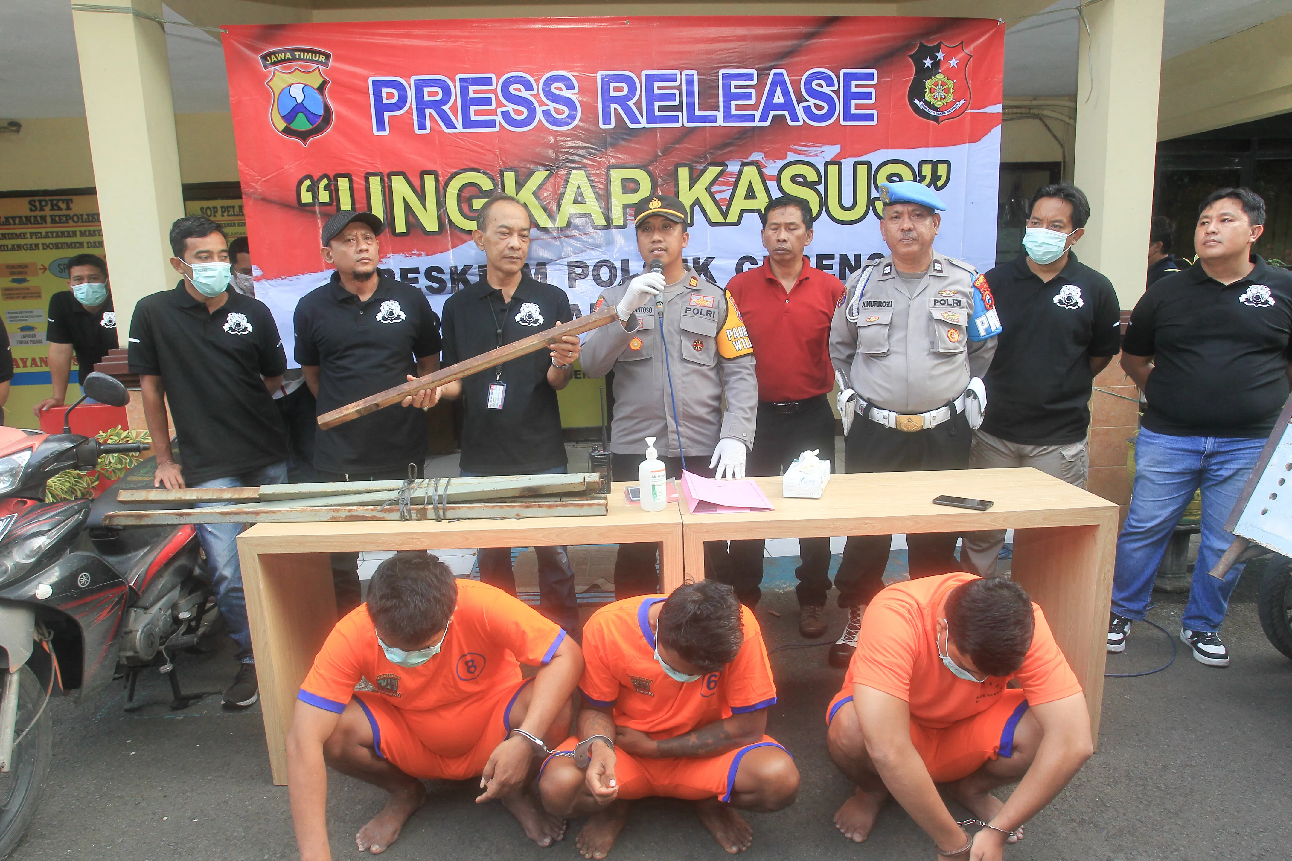 Komplotan Pencuri Penutup Got Diringkus Anggota Polsek Gubeng