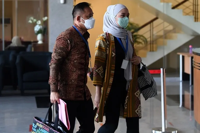 Istri-istri Mainkan Karir Suami