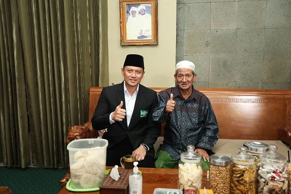 Baca juga : AHY Silaturahmi Ke Ponpes Bumi Sholawat, Gus Ali Sampaikan Pujian