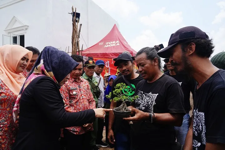 Resmikan Kantor Desa Brangkal, Bupati Ikfina Harap Dapat Tingkatkan Pelayanan dan Ekonomi Masyarakat