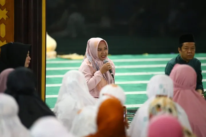 Wali Kota Serahkan Dana Hibah Masjid Rp 400 Juta