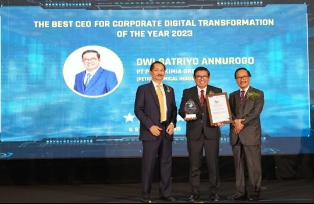 Dirut PG Sabet The Best CEO for Corporate Digital Transformation of The Year