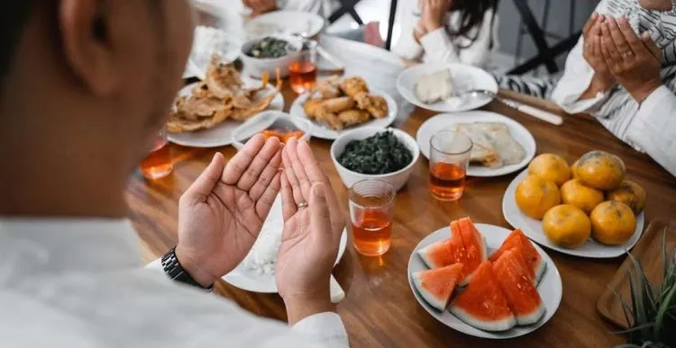 Tips Sehat Saat Berpuasa, Batasi Konsumsi Makanan Ini Mulai Sekarang