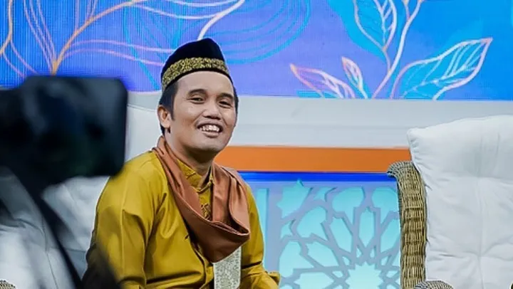 Bapaknya, Belokkan Anak ke Kanan dan Kiri
