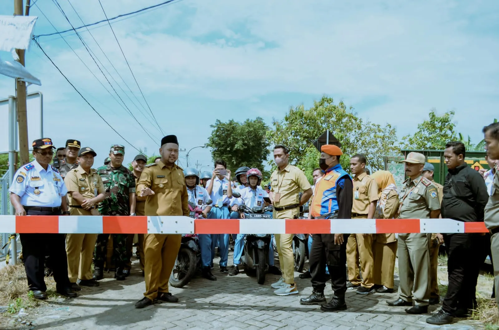 Cegah Kecelakaan, Pemkab Gresik Pasang Tujuh Palang Pintu Kereta Api