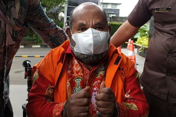 KPK Tak Hadir, Sidang Perdana Lukas Enembe Ditunda Seminggu