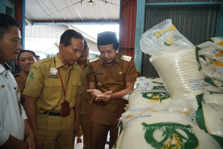 Beras Bulog Ada 600 Ton, Wabup Trenggalek Pastikan Stok Beras Aman
