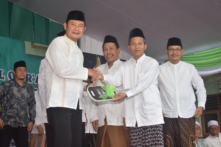 Bupati Hadiahi Mobil Operasional Untuk PCNU Babat