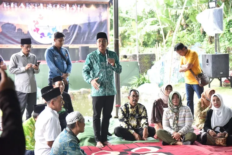 Bupati Sidoarjo Gus Muhdlor Berbagi Bersama Komunitas Pekerja Jalanan