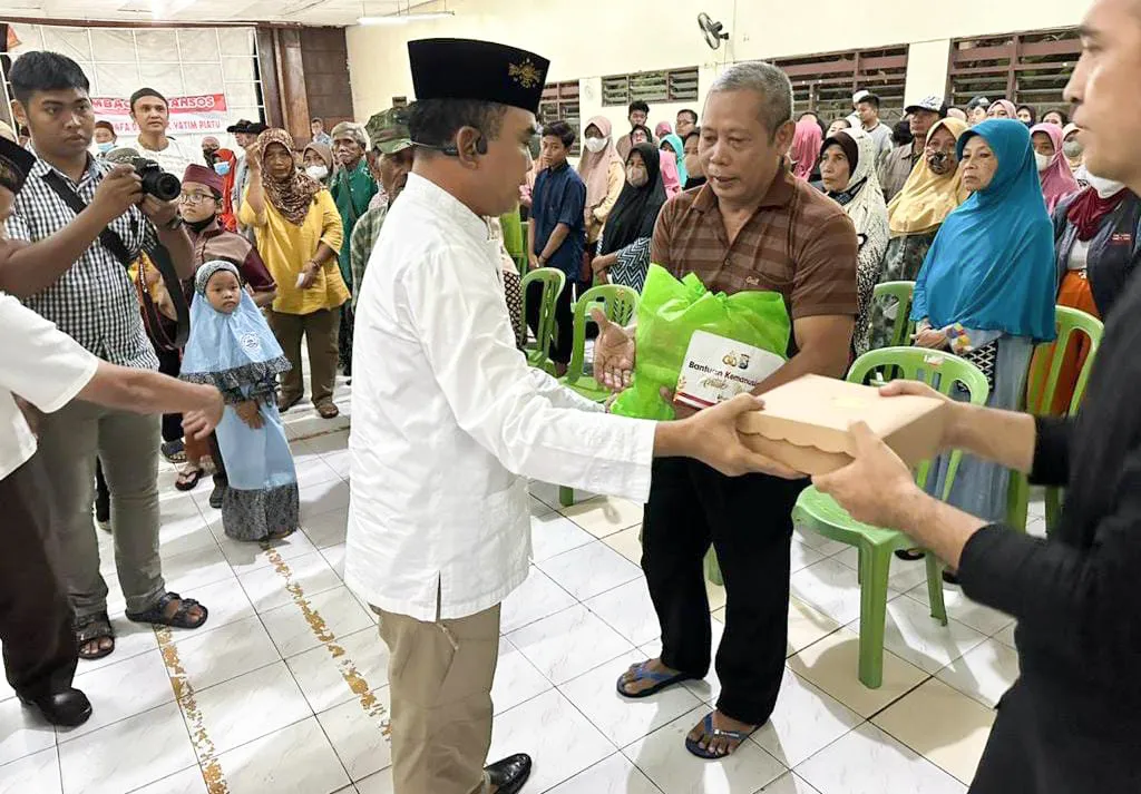 Polda Jatim Salurkan Bansos Sembako bagi Kaum Dhuafa dan Anak Yatim Piatu