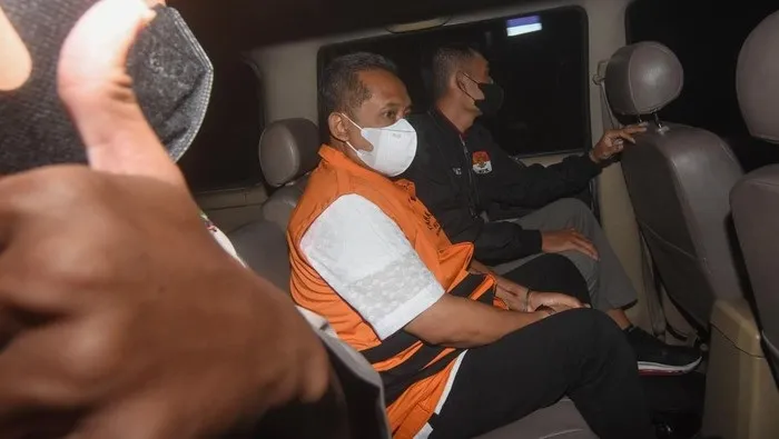 Uang Muka Suap untuk Plesir ke Thailand