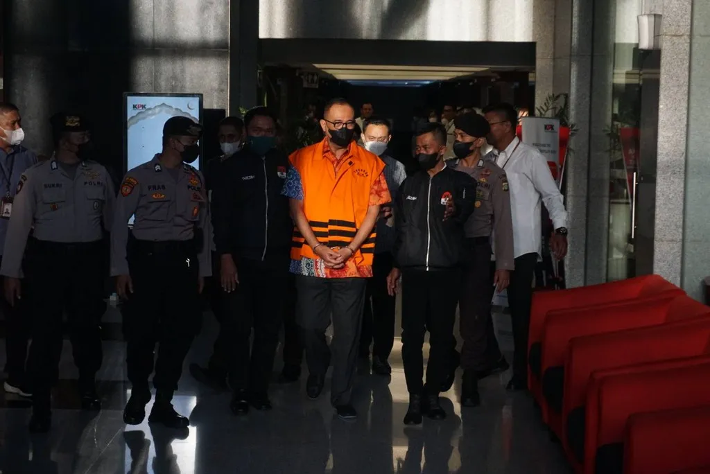 Pejabat Pajak Rafael Ditahan, Bareng Anaknya